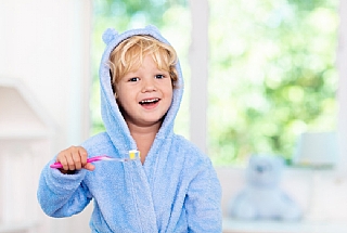 סקר חדש: כמחצית מההורים מתחילים לצחצח שיניים לילדיהם מאוחר מדי