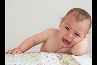 לתינוק יש חום? זה לא בגלל צמיחת שיניים