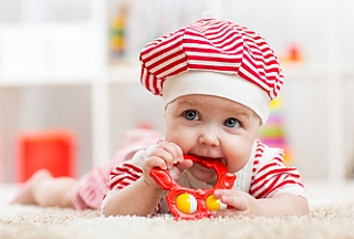 המדריך המלא לקראת השן הראשונה של התינוק