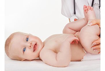 התנוחות הטובות ביותר להקלה על גזים ושיהוקים אצל תינוקות התנוחות הטובות ביותר להקלה על גזים ושיהוקים אצל תינוקות