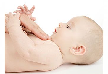 עיסוי תינוקות להקלה על גזים