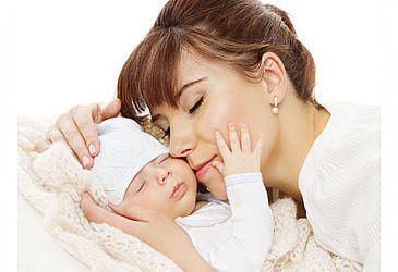 סיפור על חום ואהבה: חשיבות המגע להתפתחות תינוקות