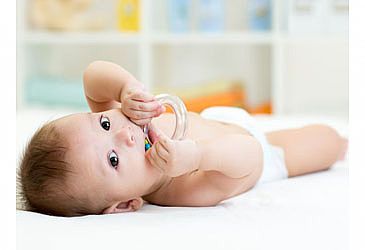 האם יש קשר בין נזלת ובקיעת שיניים אצל תינוקות? האם יש קשר בין נזלת ובקיעת שיניים אצל תינוקות?